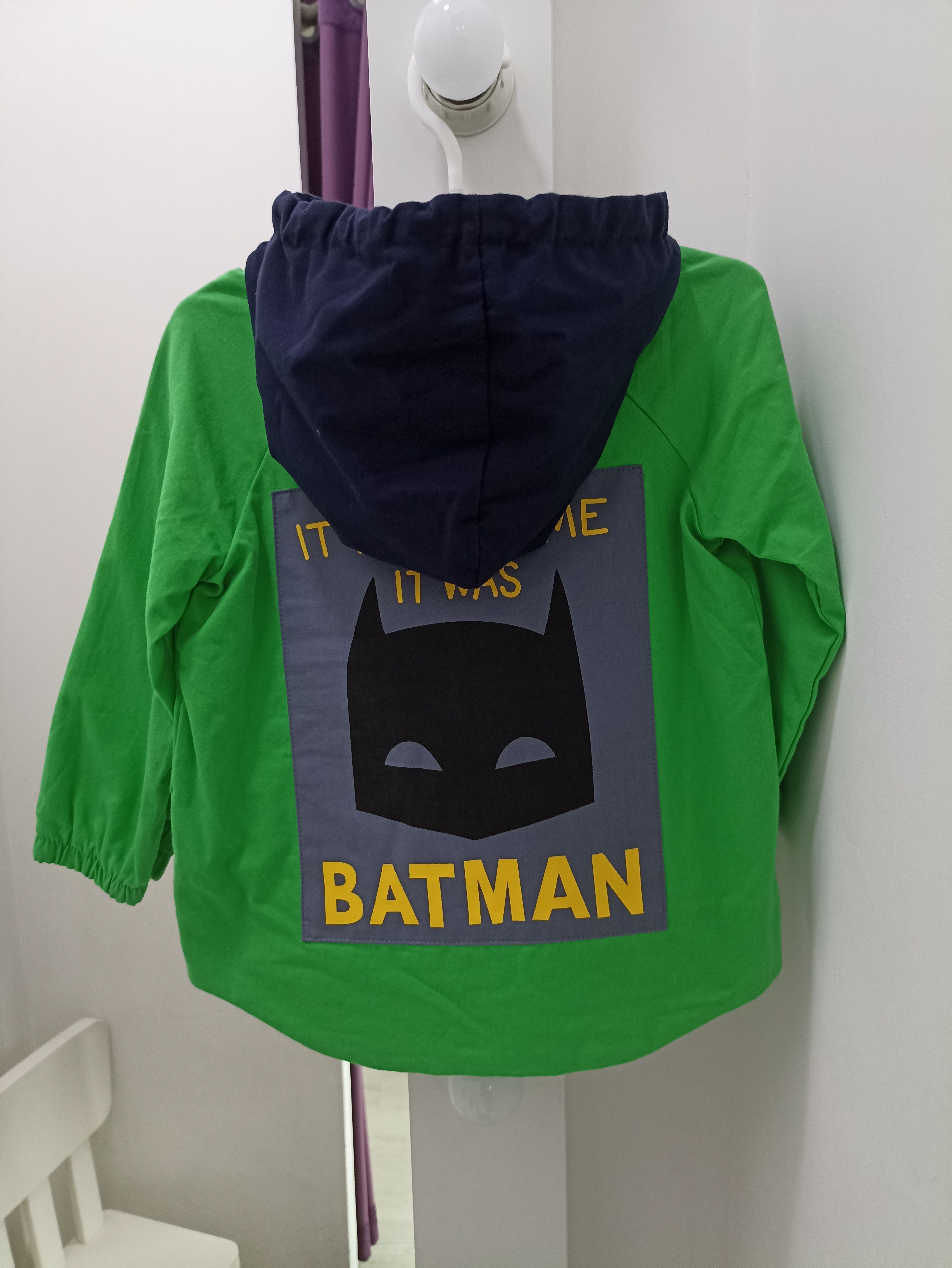 картинка Mini Maxi / Ветровка для мальчика цвет : зелёный(Batman) от магазина Одежда+