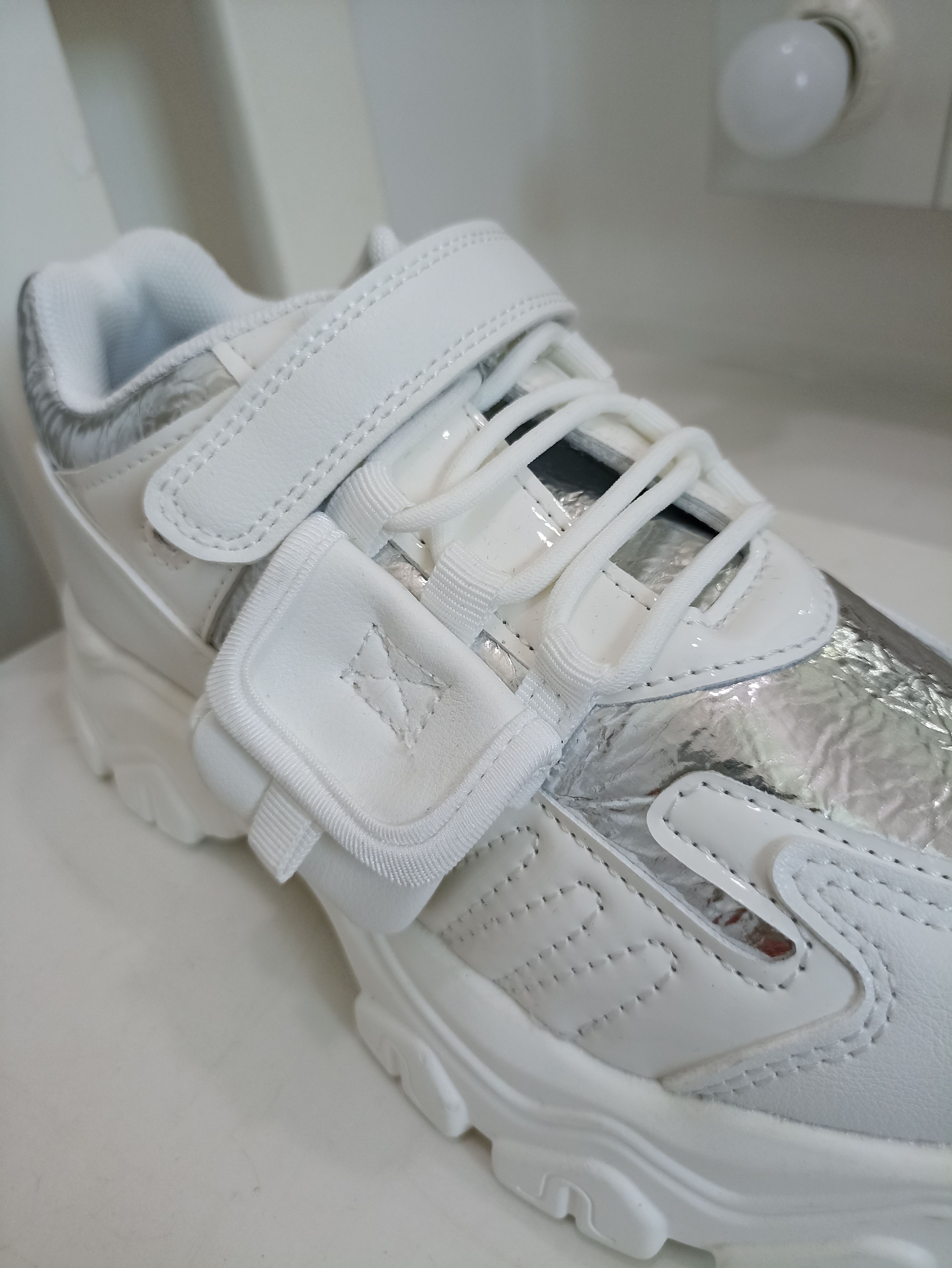 картинка JONG.GOLF / Кроссовки для девочки цвет : белый,серебро от магазина Одежда+